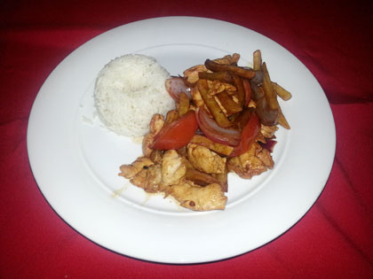 Saltado-de-Pollo-con-Arroz